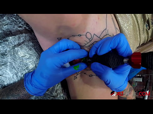 ❤️ Sully Savage oo aad u tattooed ayaa Kintirkeeda ku sawirtay tattoo ❤❌ Galmada dabada ❌❤